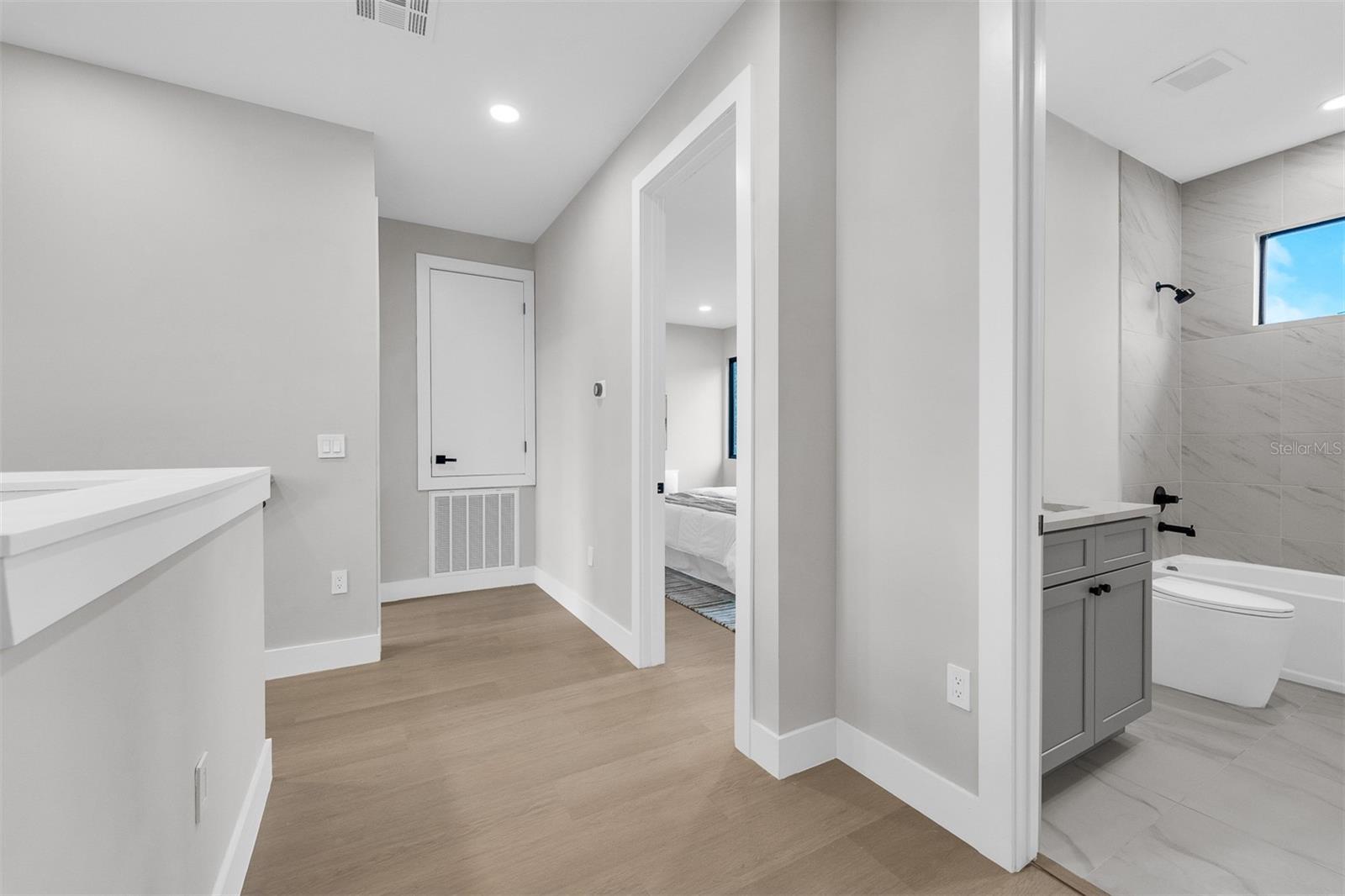 Image 16 of 30 For 407 Calhoun Place