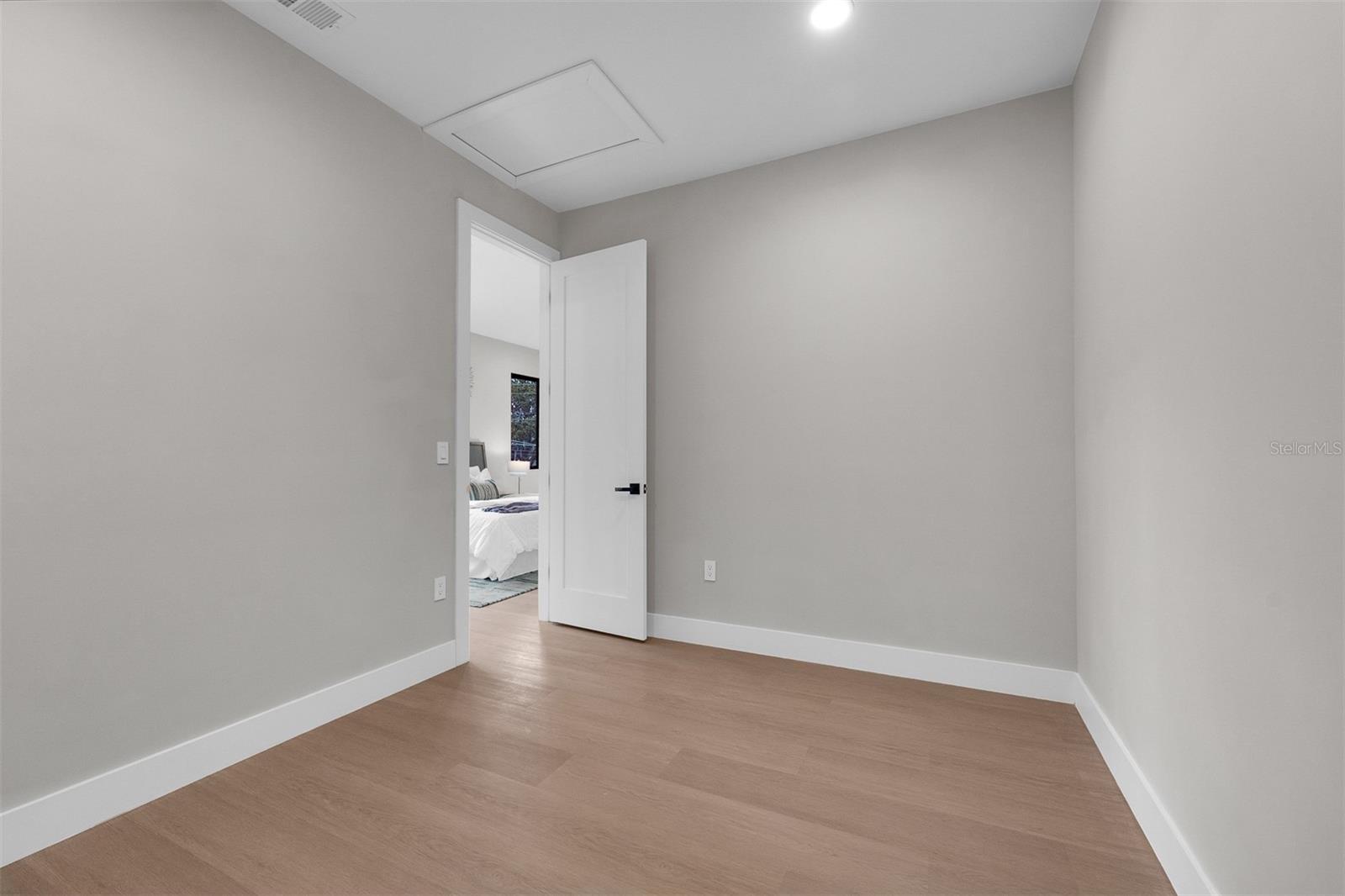 Image 20 of 30 For 407 Calhoun Place