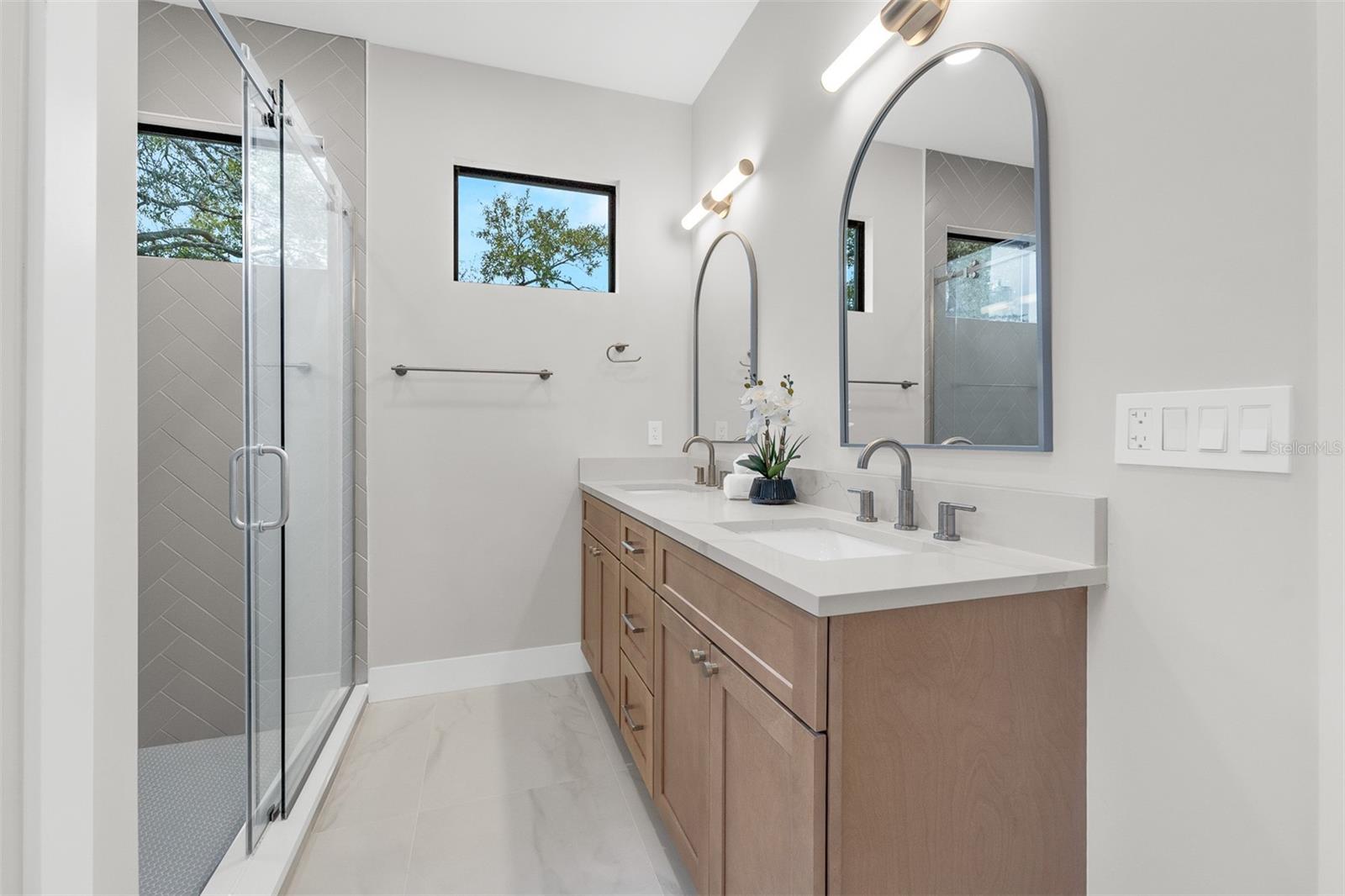 Image 21 of 30 For 407 Calhoun Place