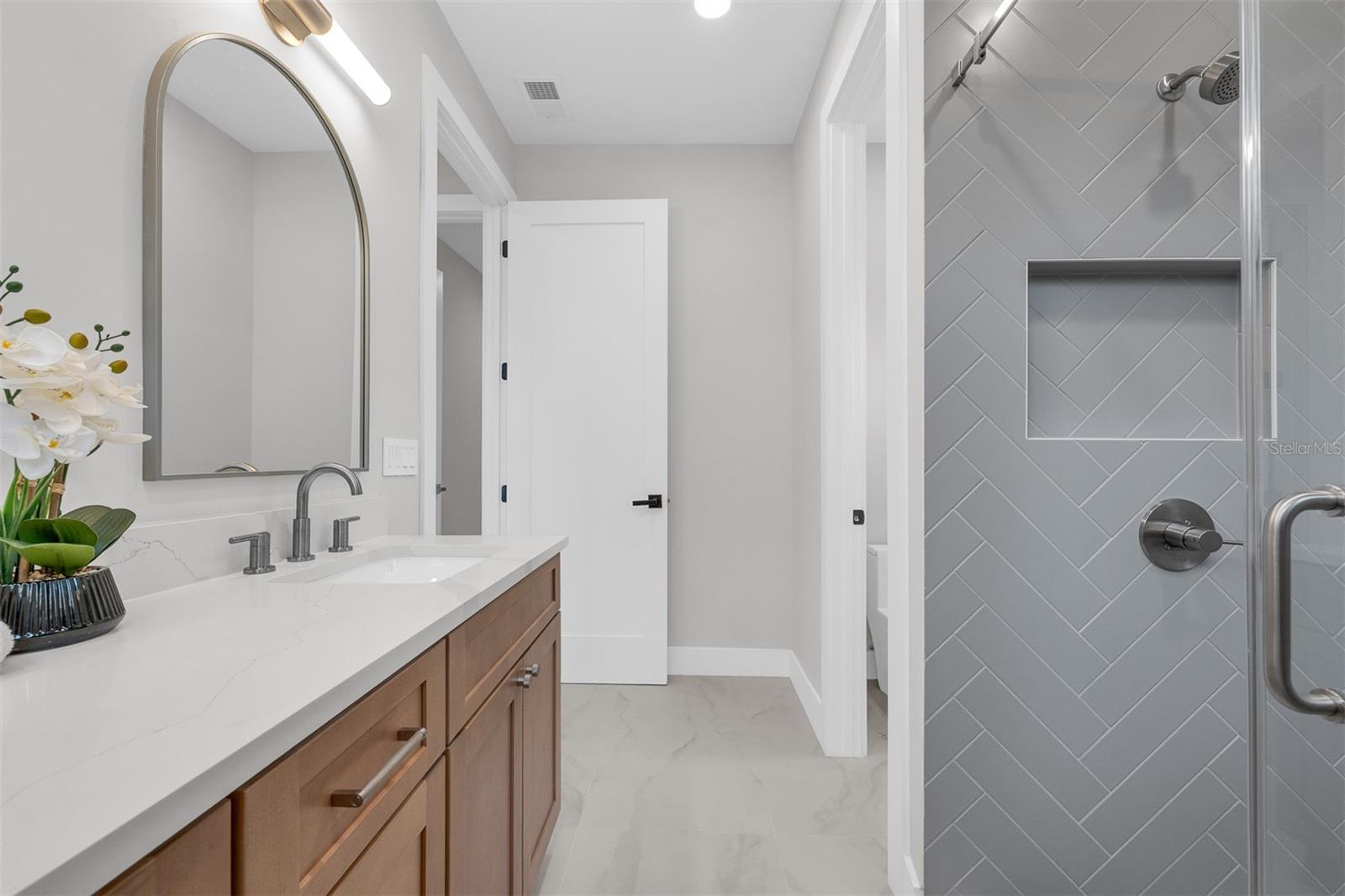 Image 23 of 30 For 407 Calhoun Place