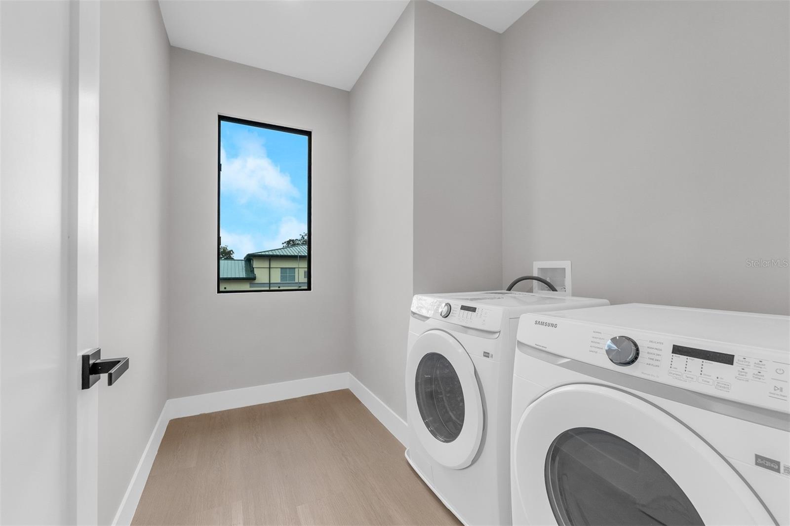 Image 24 of 30 For 407 Calhoun Place