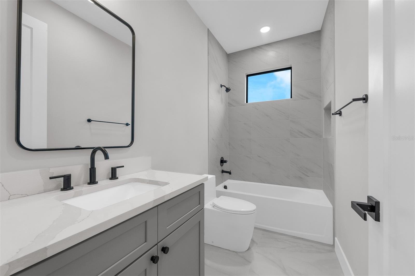 Image 25 of 30 For 407 Calhoun Place