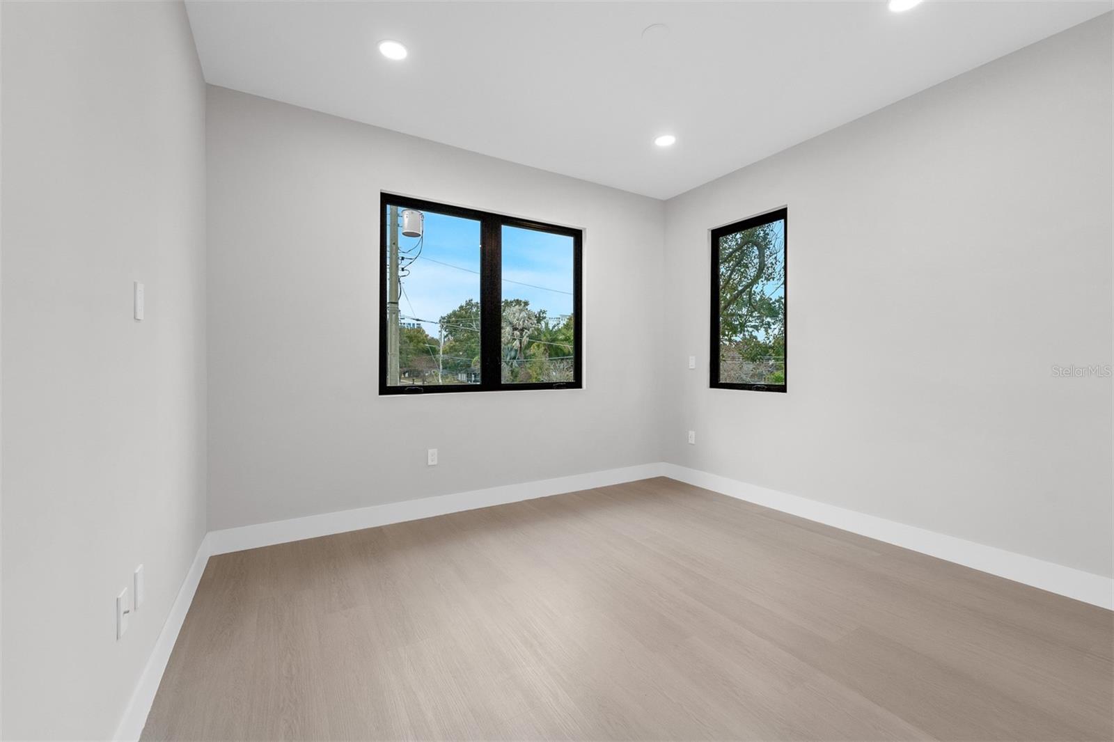 Image 26 of 30 For 407 Calhoun Place