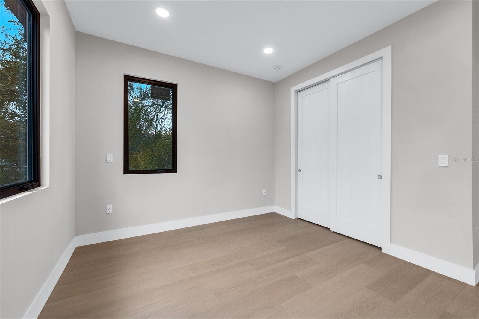 Image 27 of 30 For 407 Calhoun Place