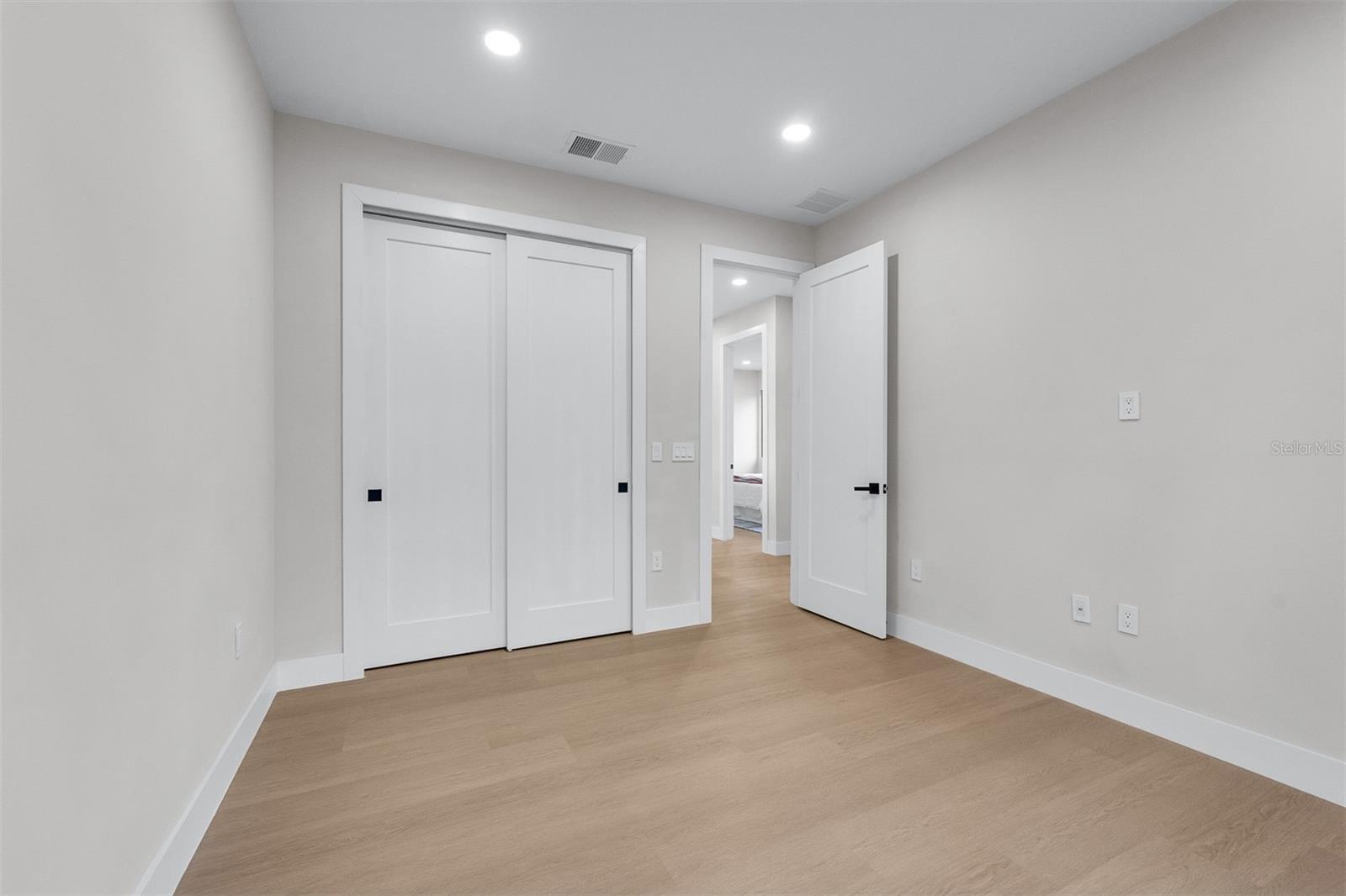 Image 29 of 30 For 407 Calhoun Place