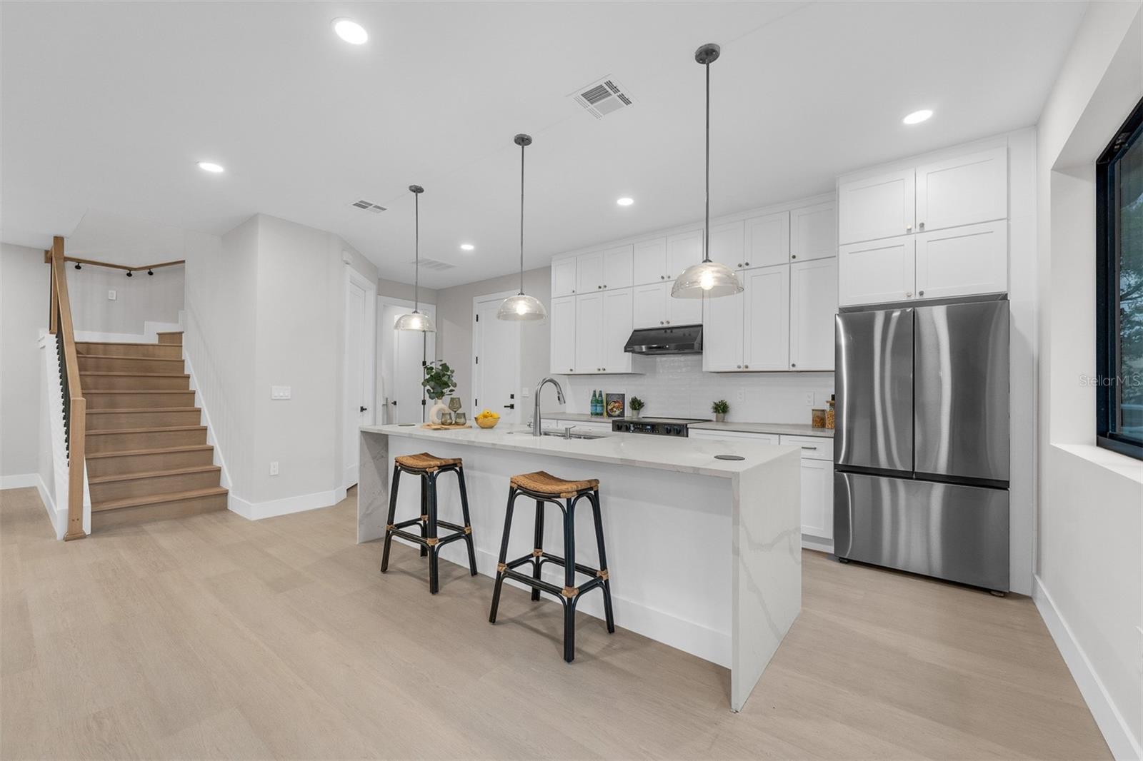 Image 3 of 30 For 407 Calhoun Place