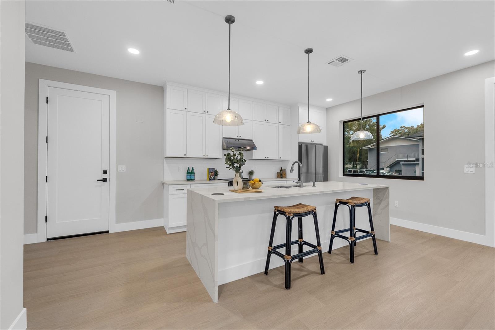 Image 4 of 30 For 407 Calhoun Place