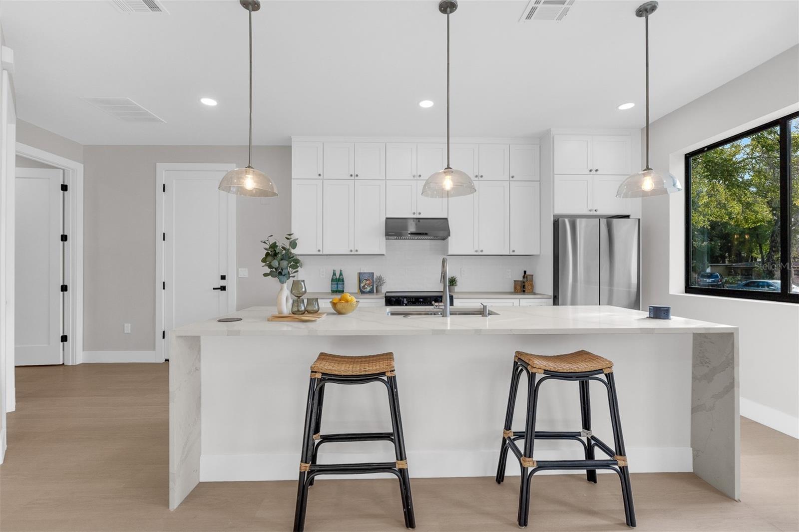 Image 5 of 30 For 407 Calhoun Place