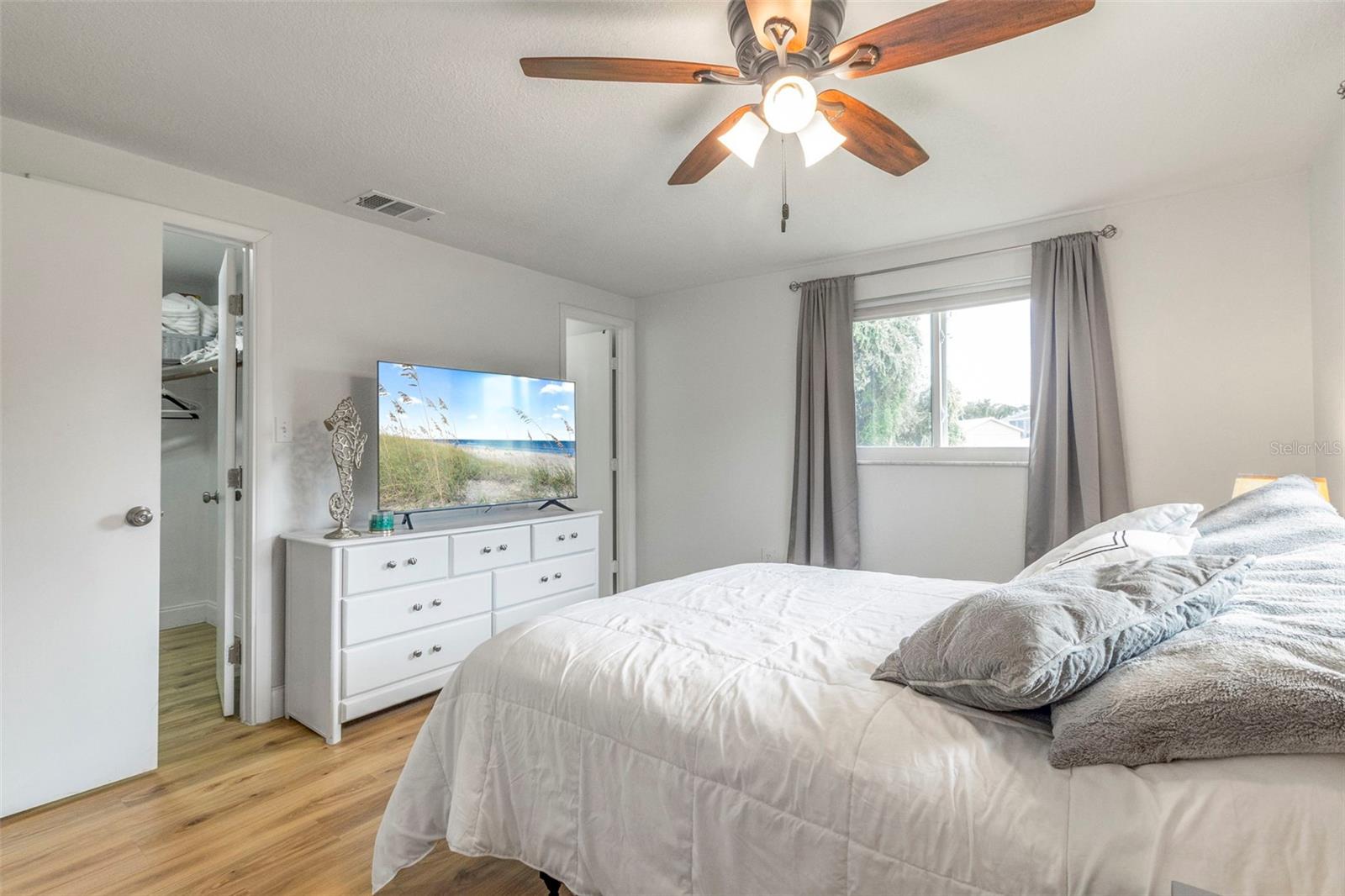 Image 17 of 44 For 2586 Auburn Boulevard