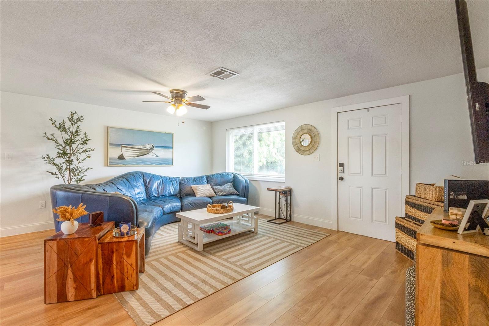 Image 8 of 44 For 2586 Auburn Boulevard