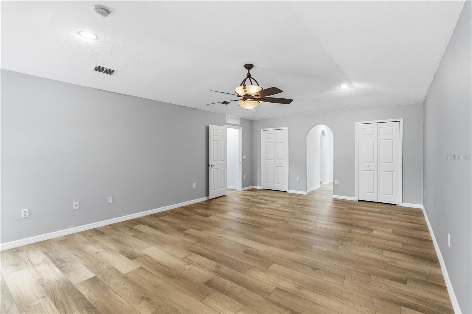 Image 19 of 35 For 121 Festive Court