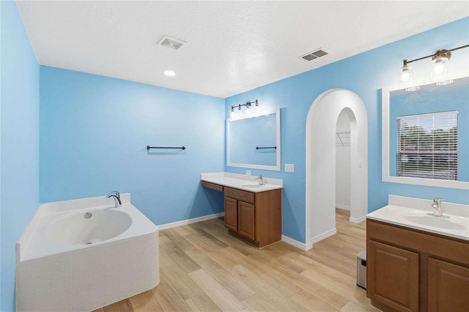 Image 20 of 35 For 121 Festive Court