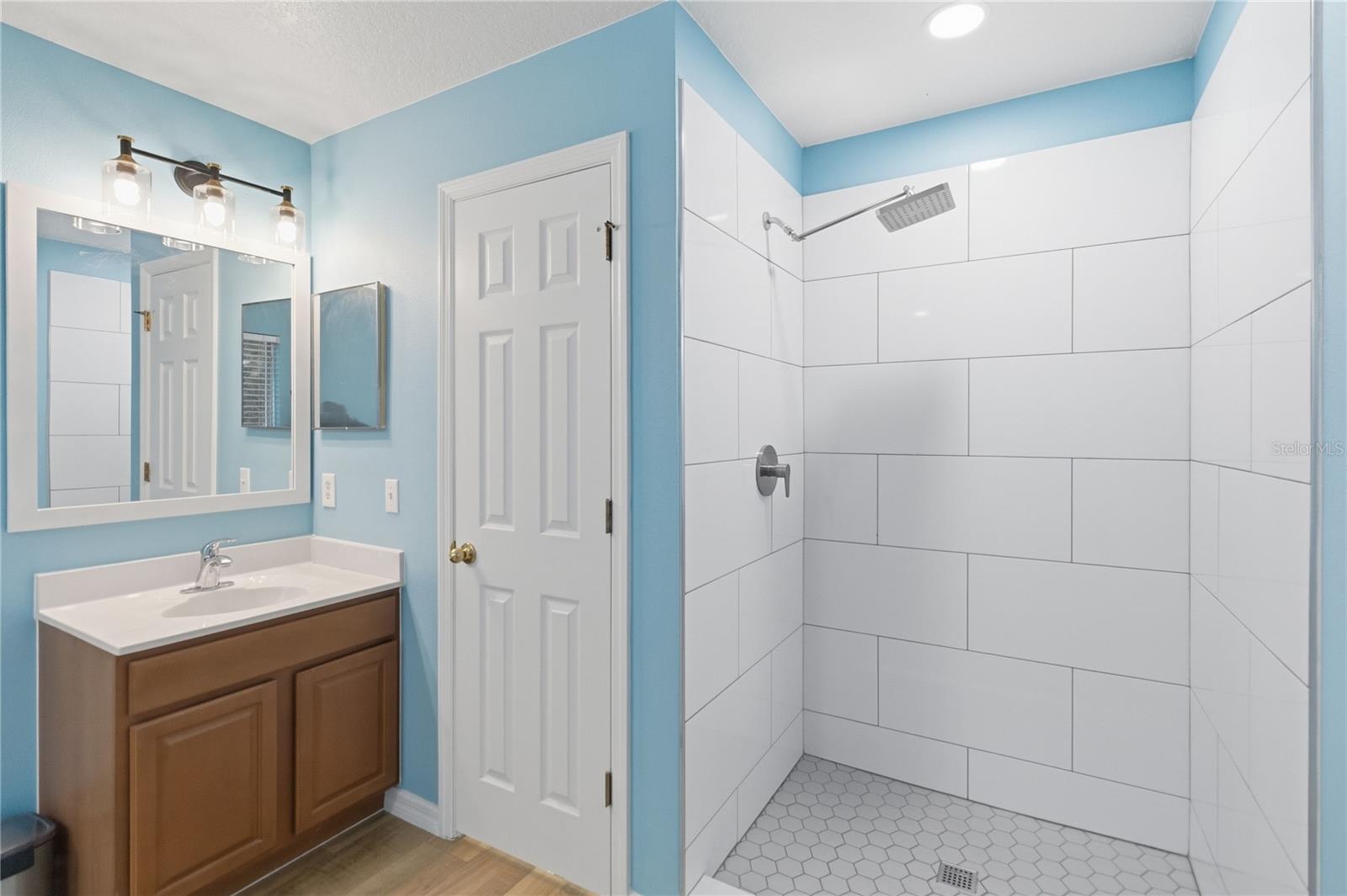 Image 21 of 35 For 121 Festive Court