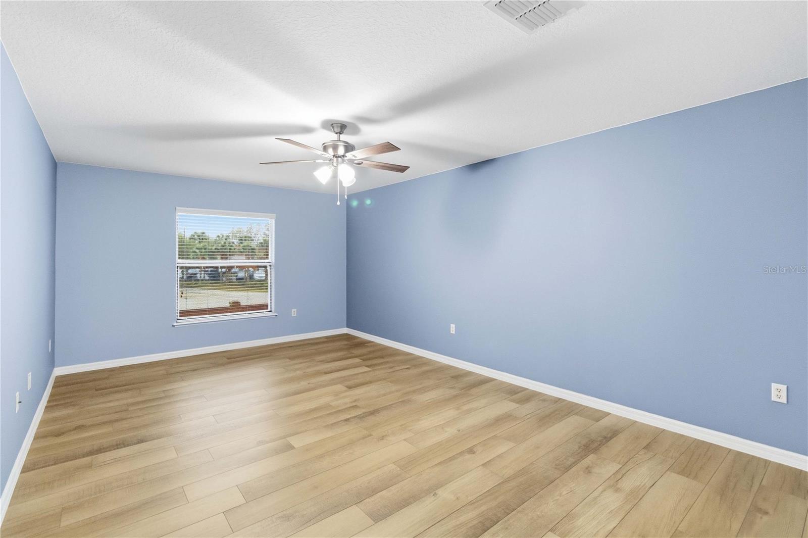 Image 27 of 35 For 121 Festive Court