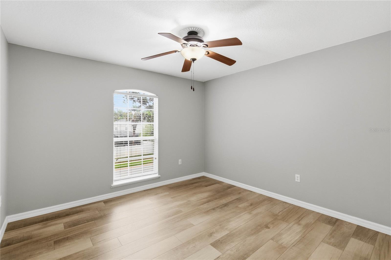 Image 28 of 35 For 121 Festive Court