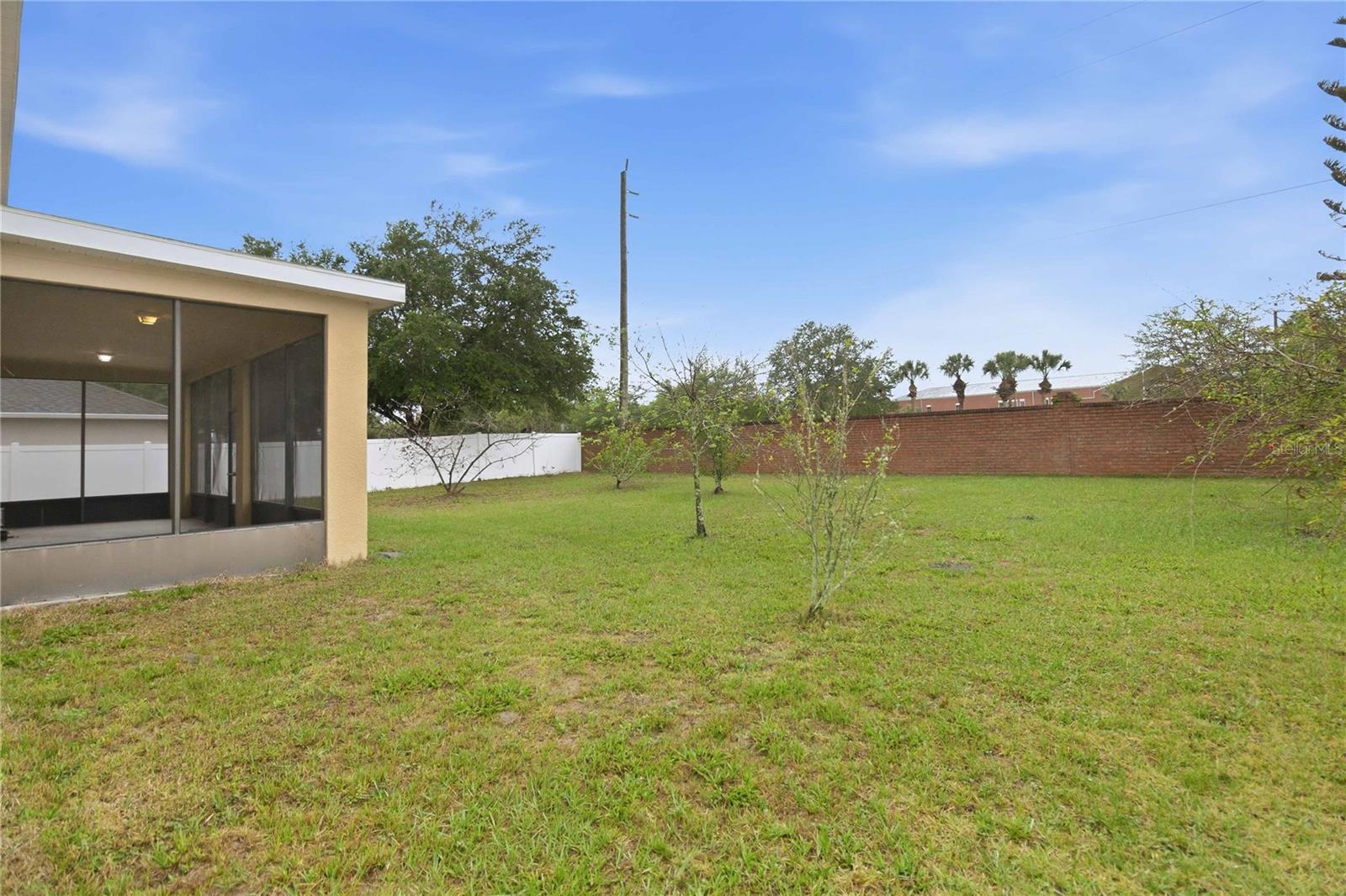 Image 32 of 35 For 121 Festive Court