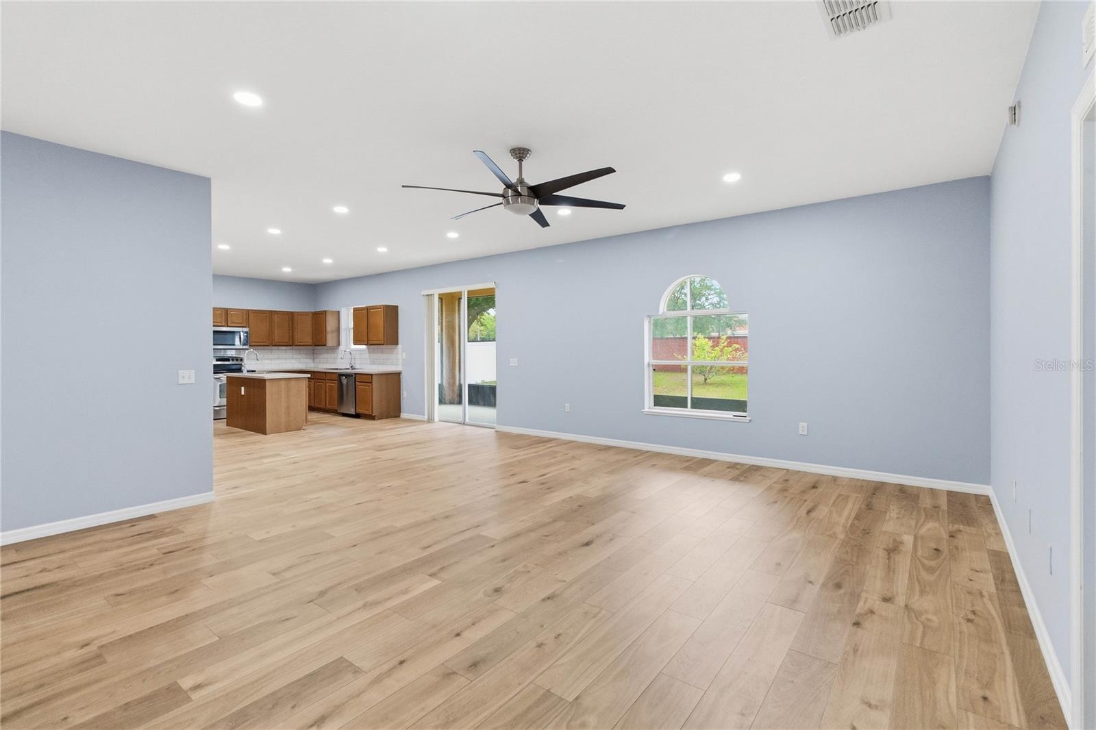 Image 5 of 35 For 121 Festive Court