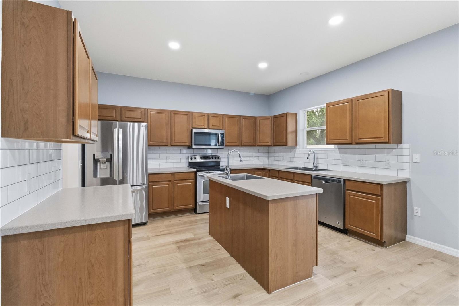 Image 8 of 35 For 121 Festive Court