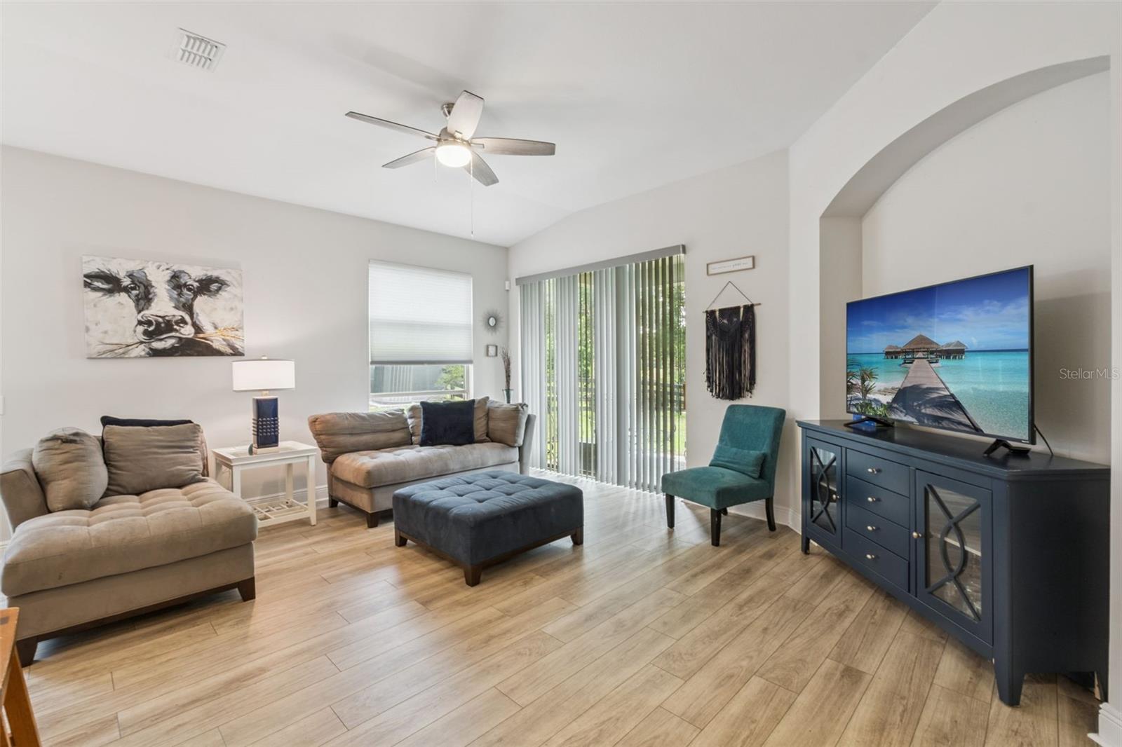 Image 7 of 19 For 24414 Woodhill Court