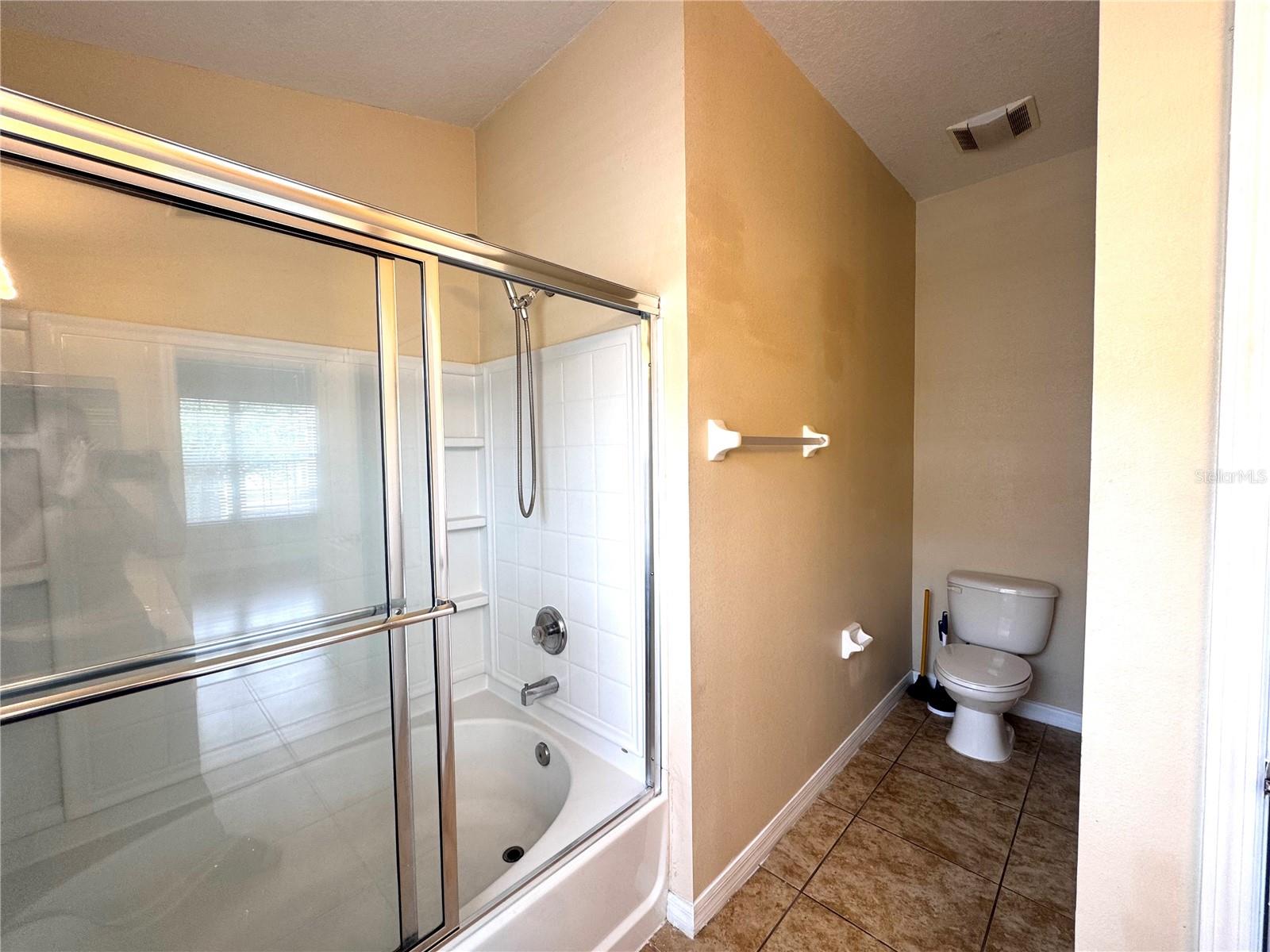 Image 16 of 23 For 1985 Estancia Circle