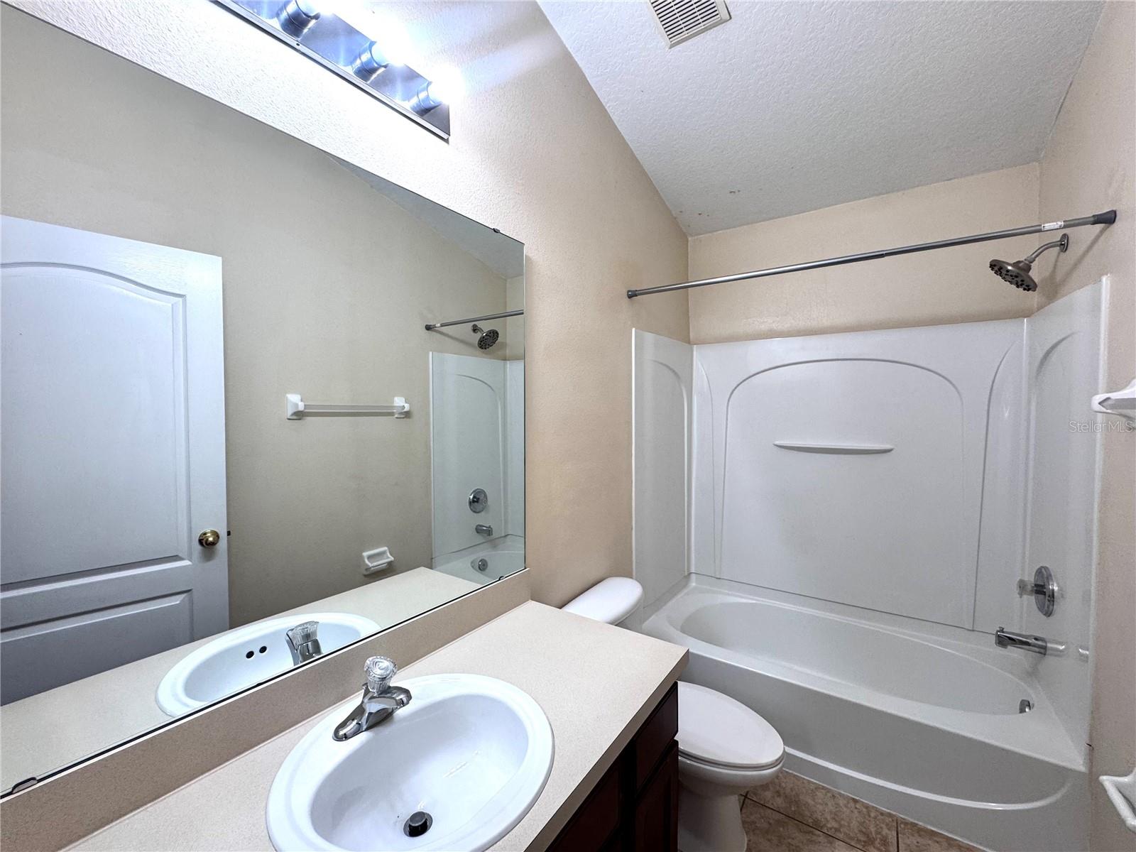 Image 18 of 23 For 1985 Estancia Circle