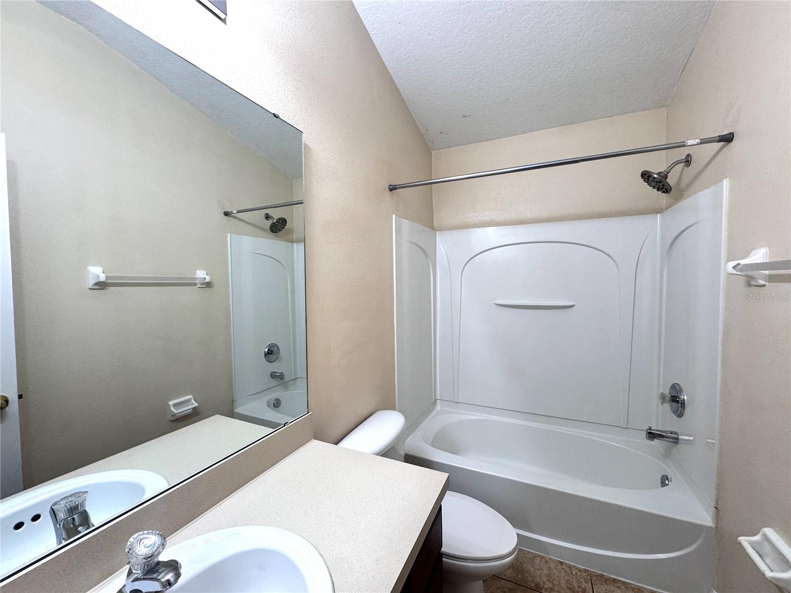 Image 19 of 23 For 1985 Estancia Circle