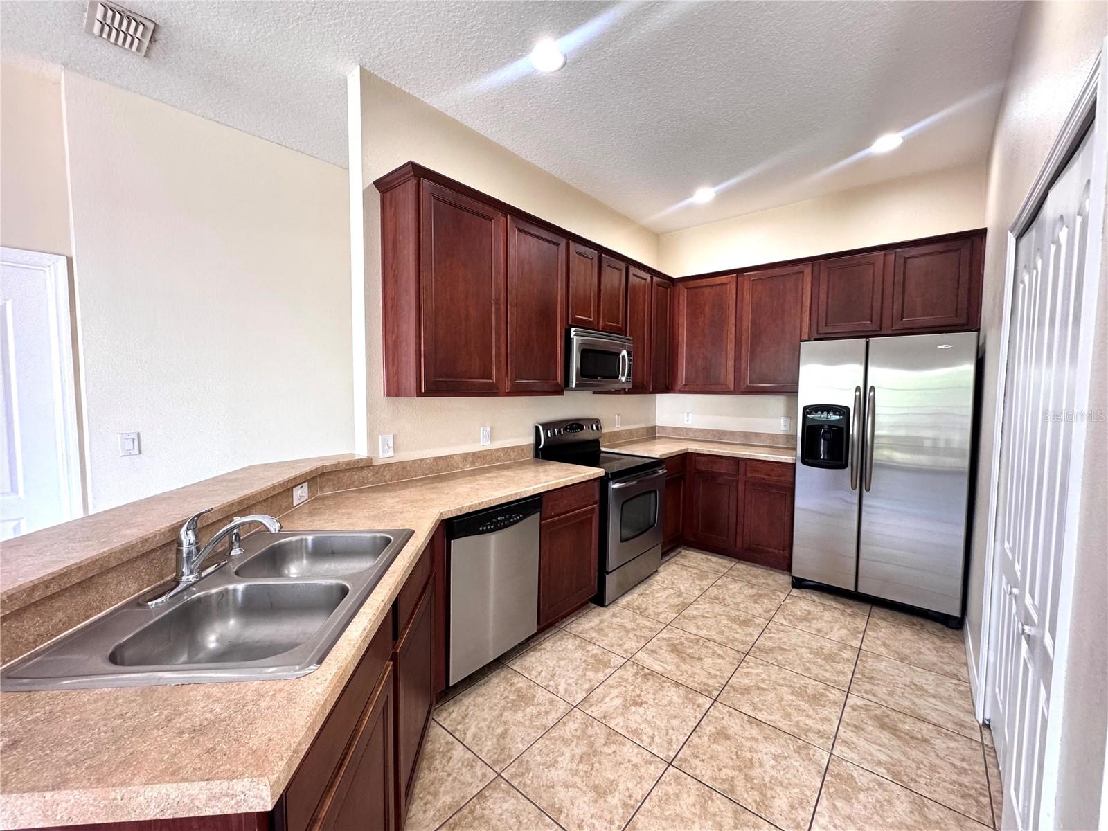 Image 6 of 23 For 1985 Estancia Circle