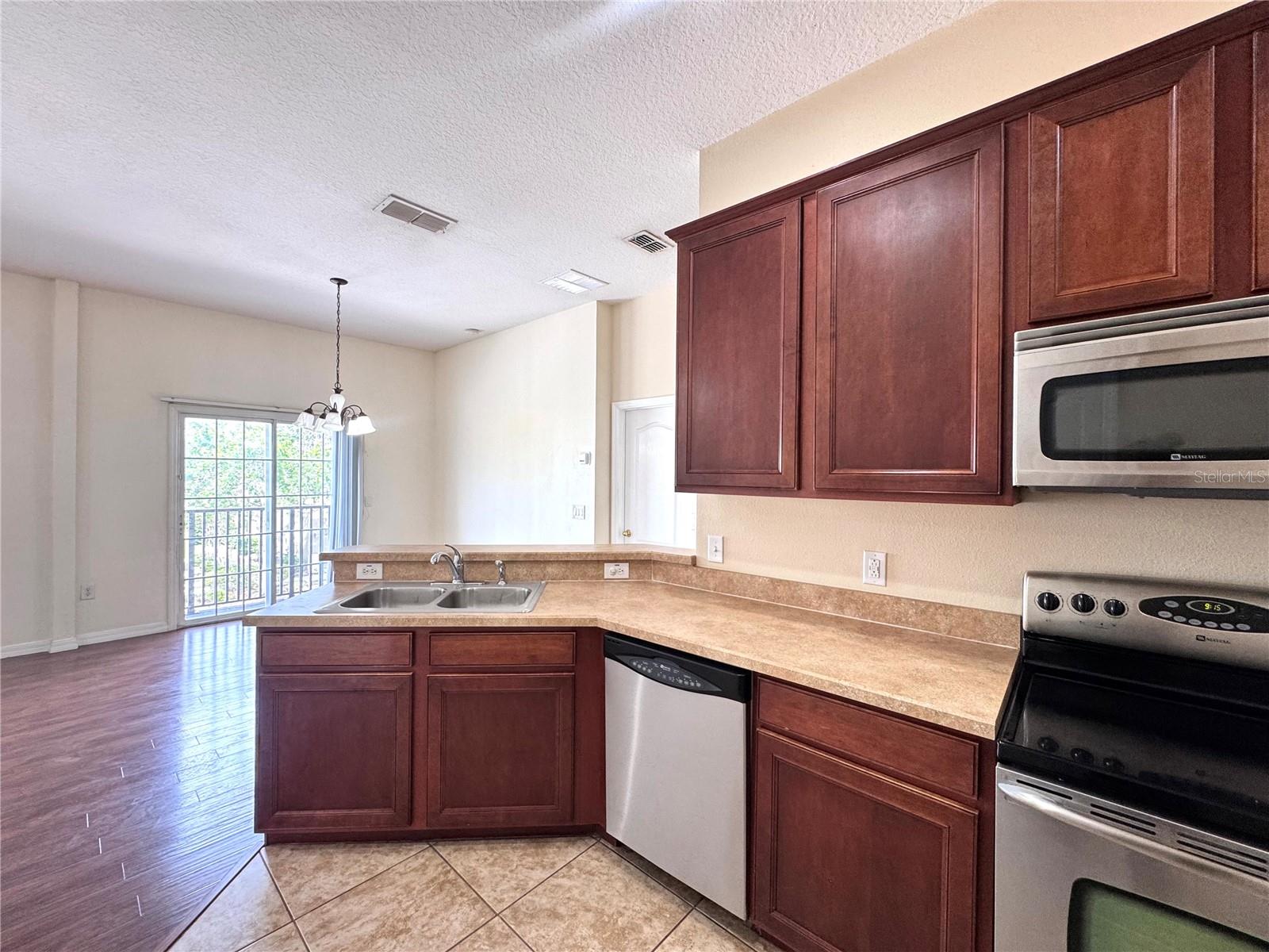 Image 8 of 23 For 1985 Estancia Circle