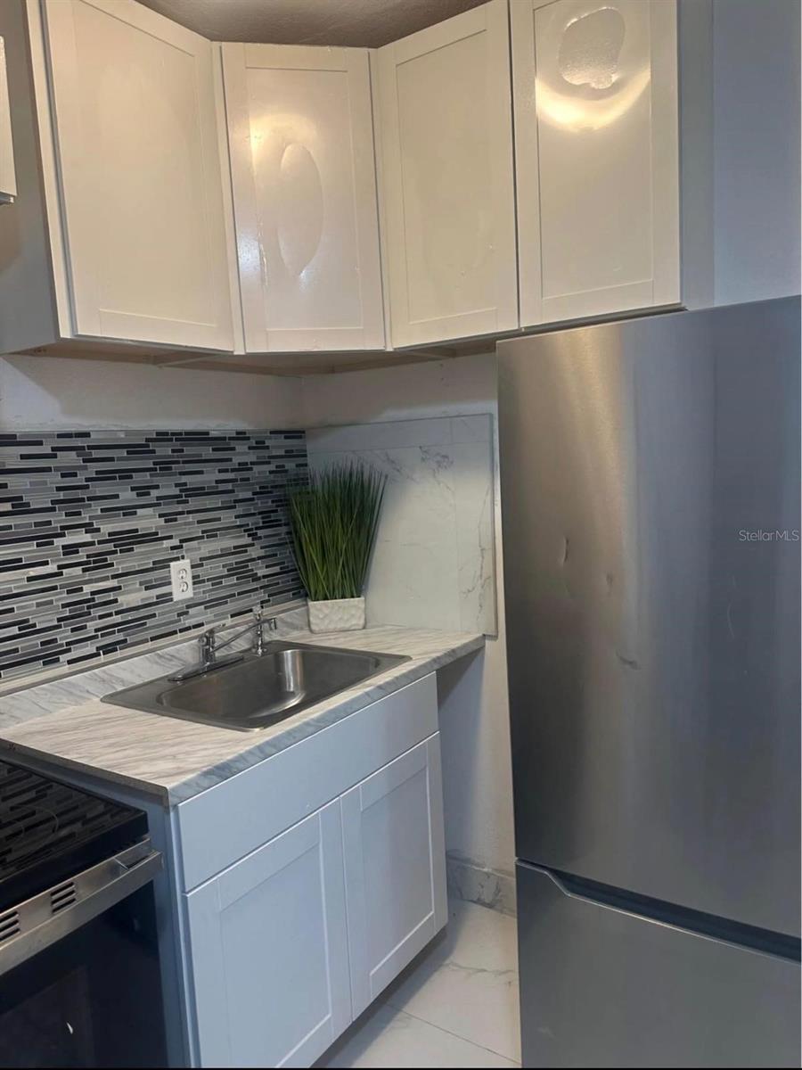 Image 10 of 10 For 820 Galsworthy Avenue