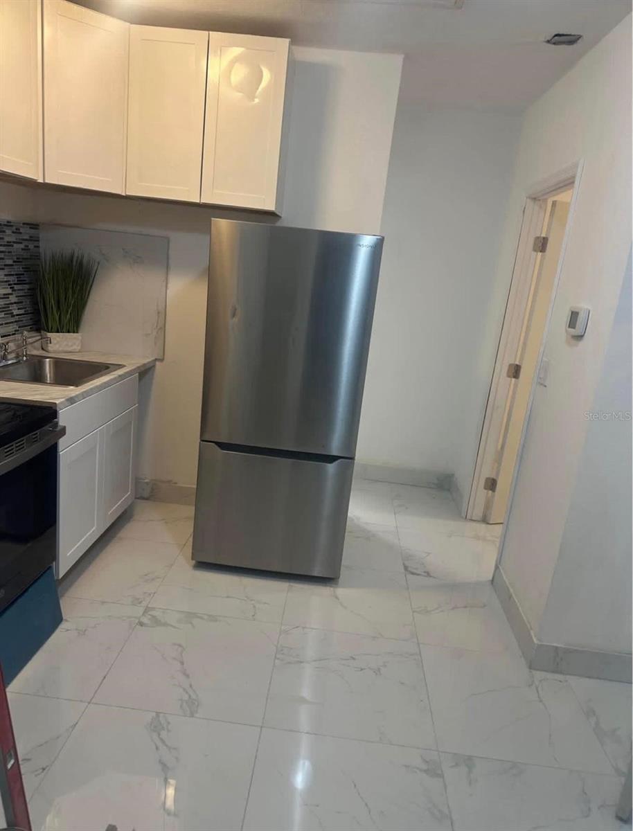 Image 6 of 10 For 820 Galsworthy Avenue