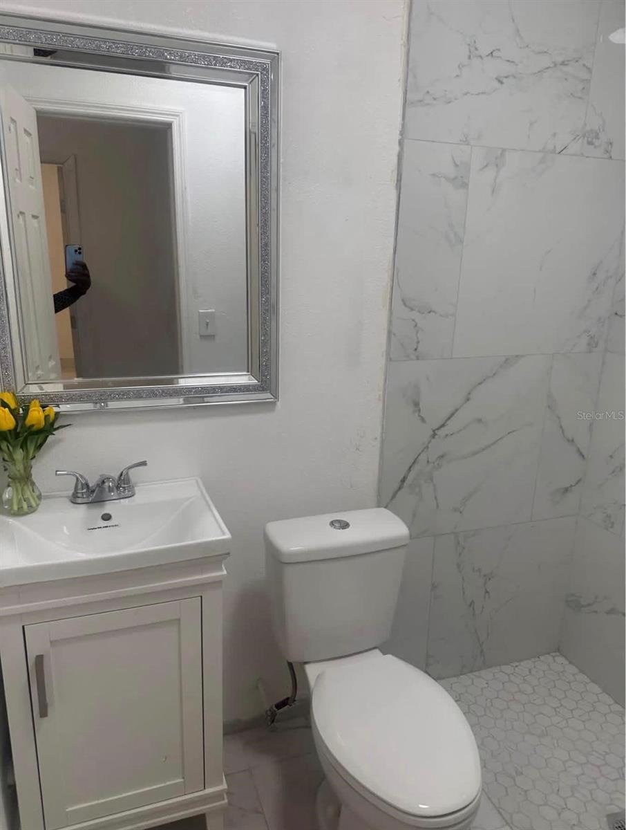 Image 9 of 10 For 820 Galsworthy Avenue