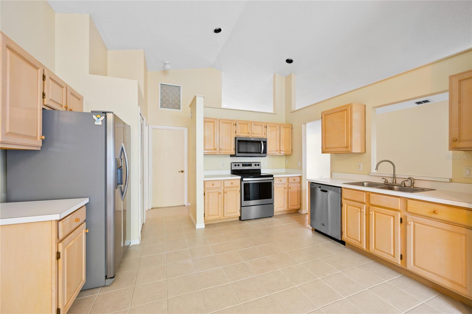 Image 10 of 37 For 2419 Maywood Street