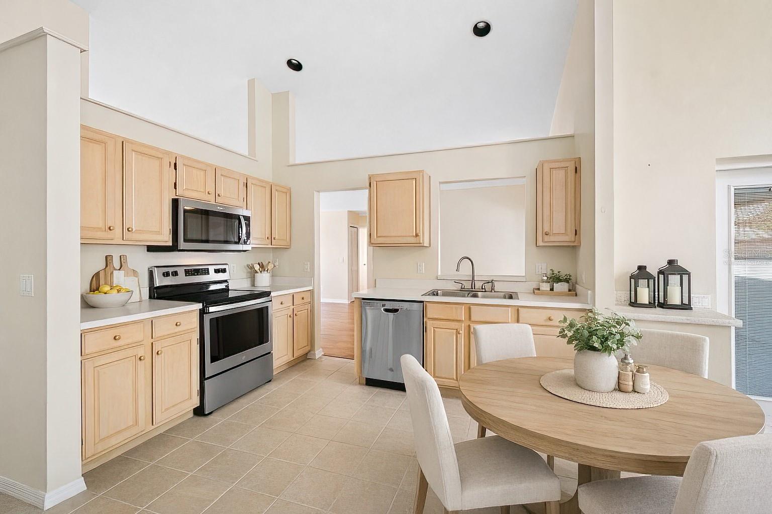 Image 31 of 37 For 2419 Maywood Street