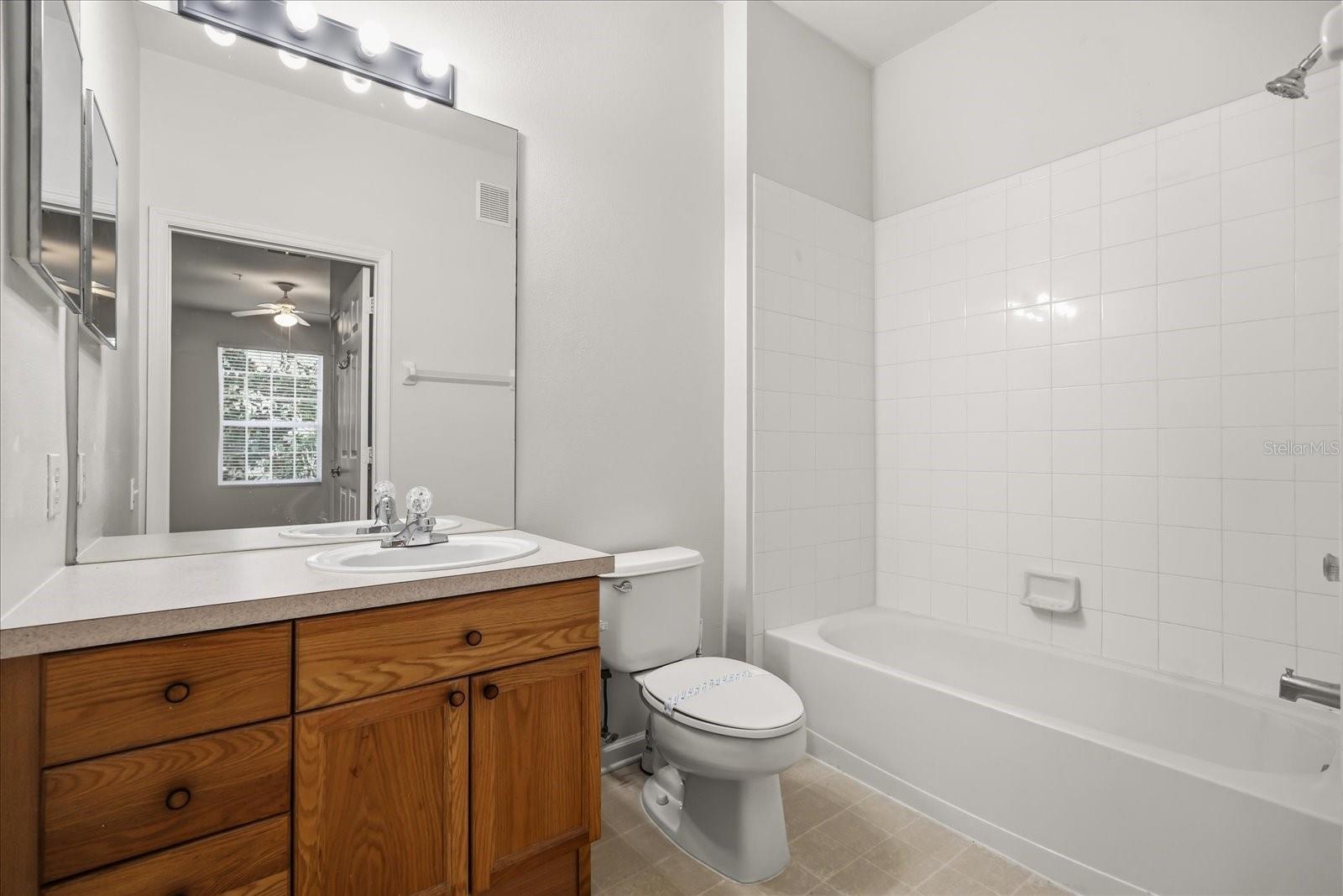 Image 12 of 26 For 8101 Coconut Palm Way 205