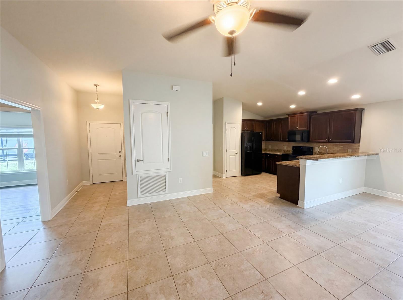 Image 10 of 39 For 16338 Vine Cliff Avenue