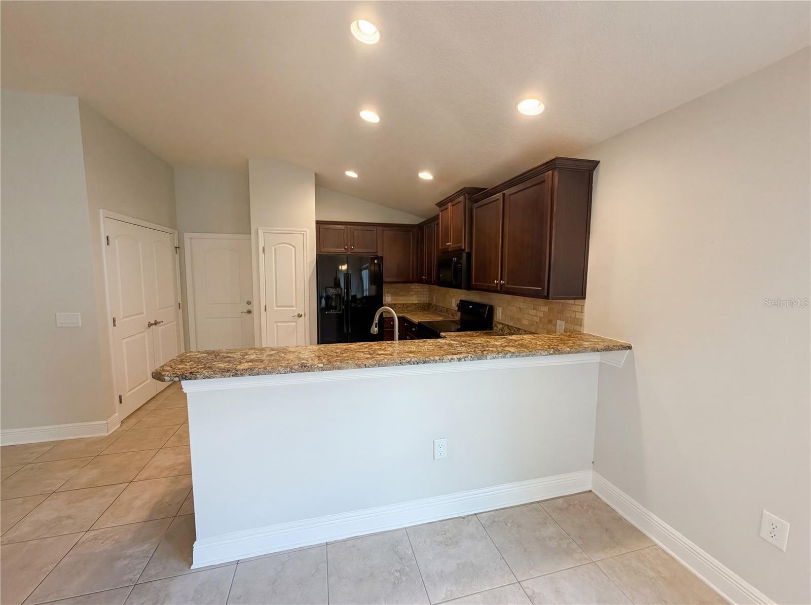 Image 11 of 39 For 16338 Vine Cliff Avenue