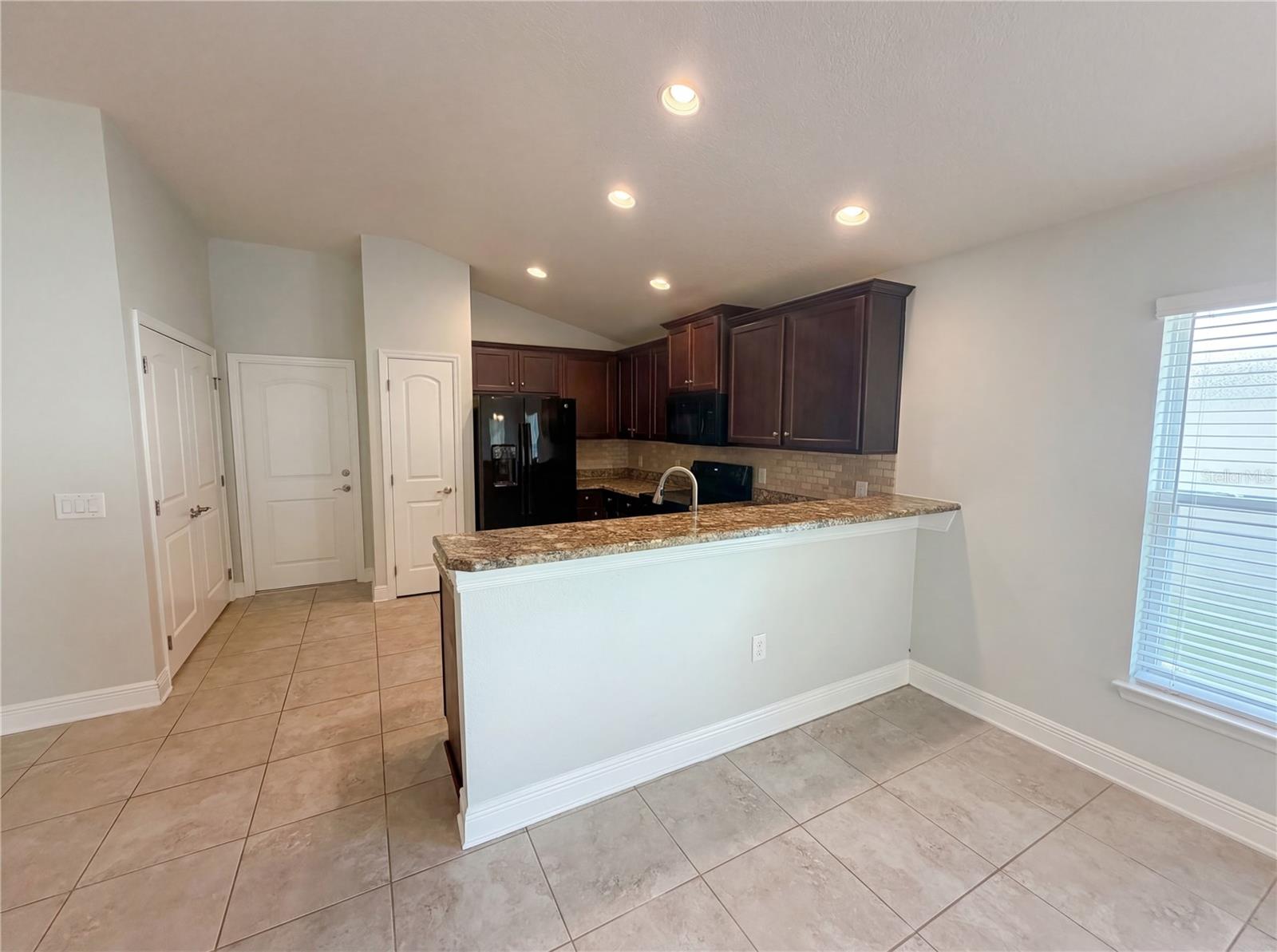 Image 13 of 39 For 16338 Vine Cliff Avenue