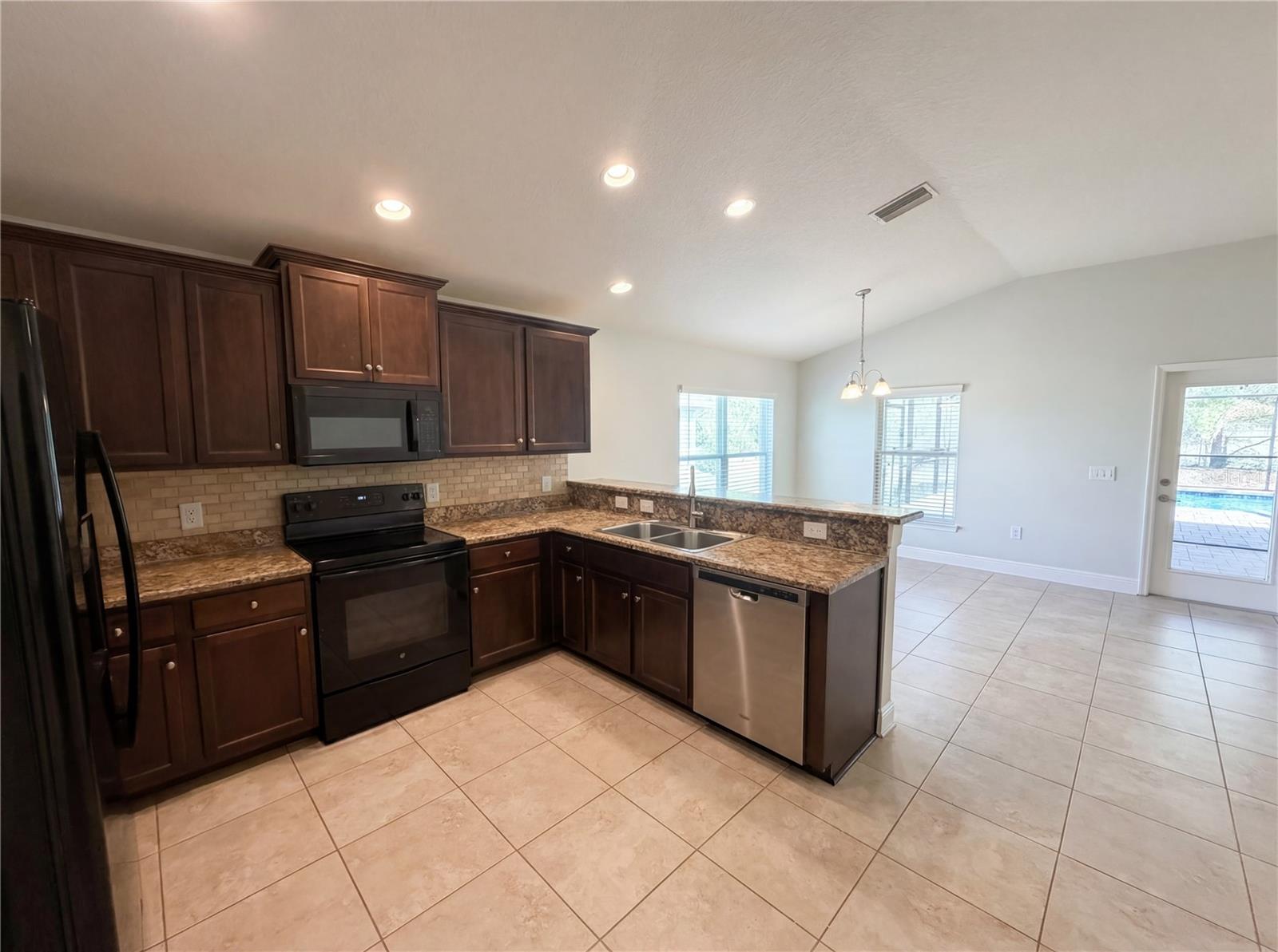 Image 14 of 39 For 16338 Vine Cliff Avenue