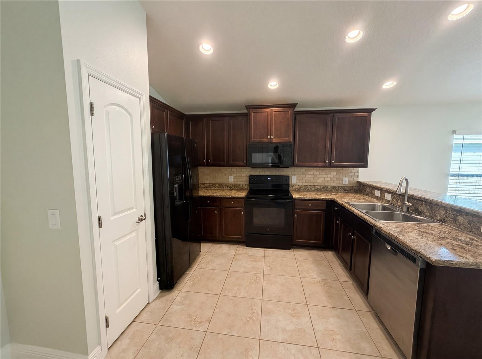 Image 2 of 39 For 16338 Vine Cliff Avenue