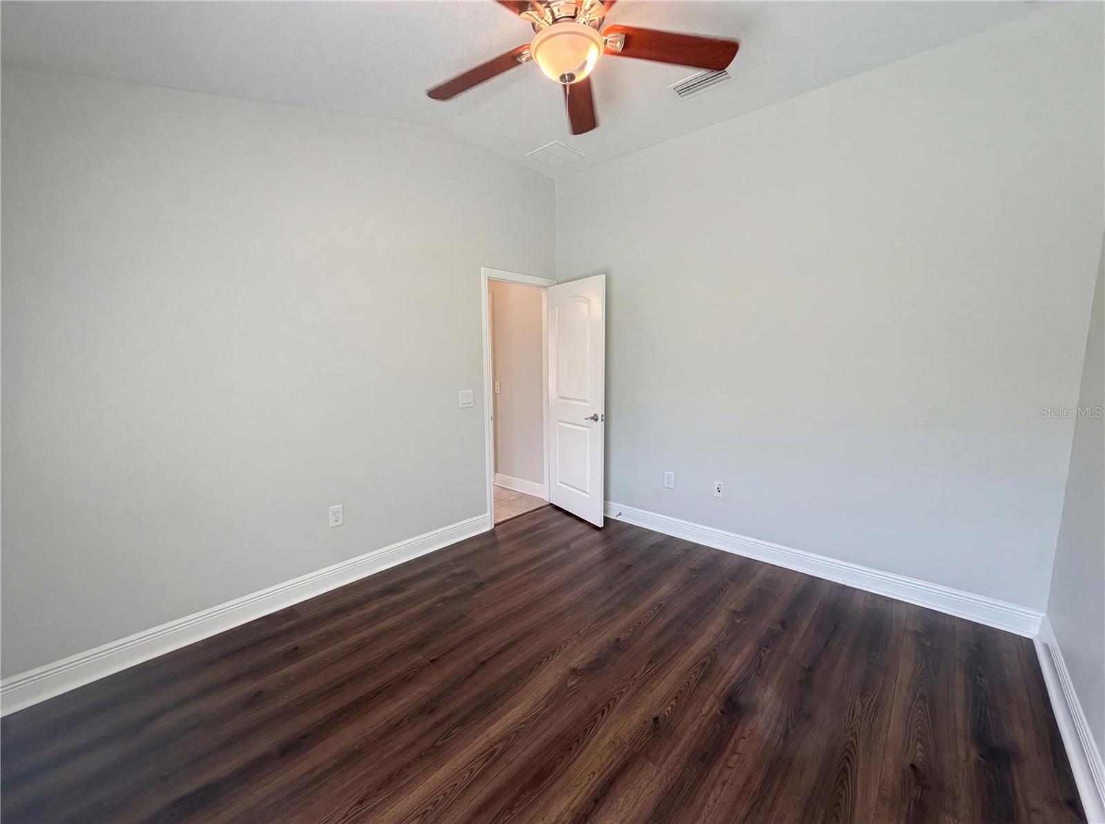 Image 23 of 39 For 16338 Vine Cliff Avenue