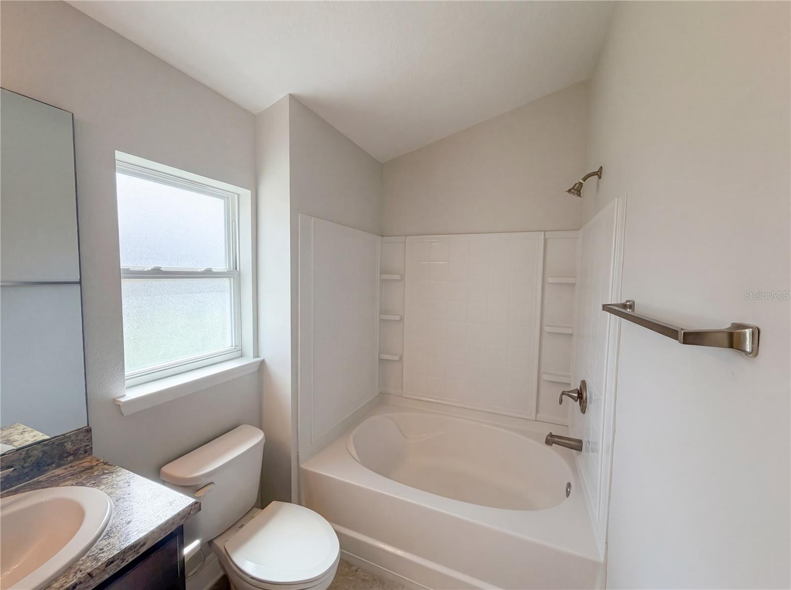 Image 26 of 39 For 16338 Vine Cliff Avenue