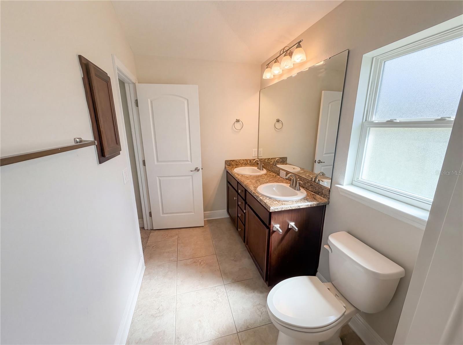 Image 27 of 39 For 16338 Vine Cliff Avenue