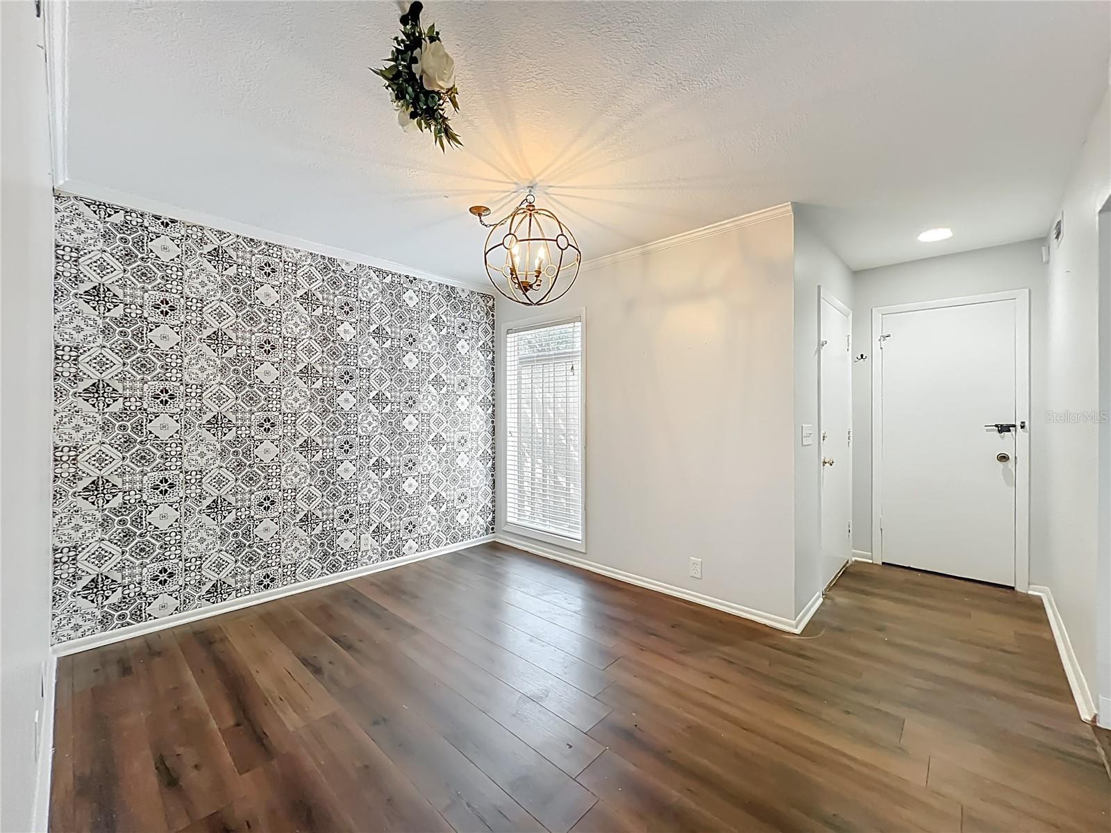 Image 10 of 57 For 233 Crown Oaks Way 233