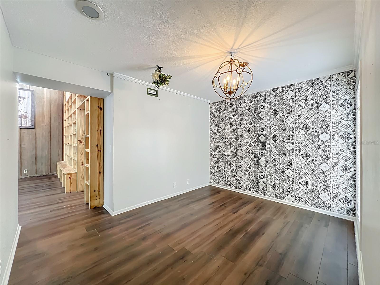 Image 11 of 57 For 233 Crown Oaks Way 233