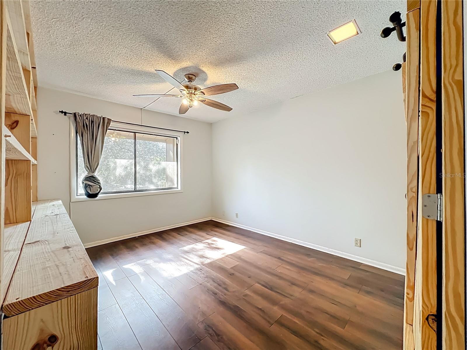 Image 23 of 57 For 233 Crown Oaks Way 233