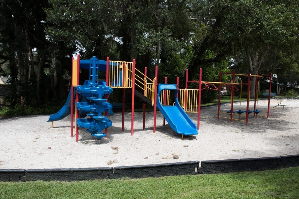 Image 43 of 57 For 233 Crown Oaks Way 233