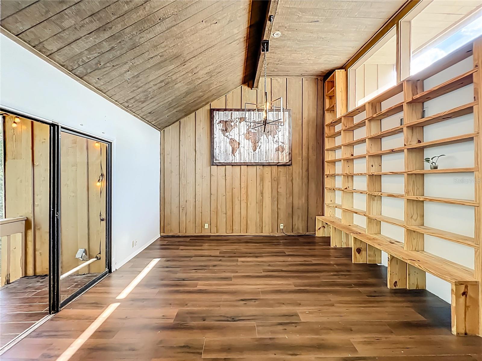 Image 5 of 57 For 233 Crown Oaks Way 233