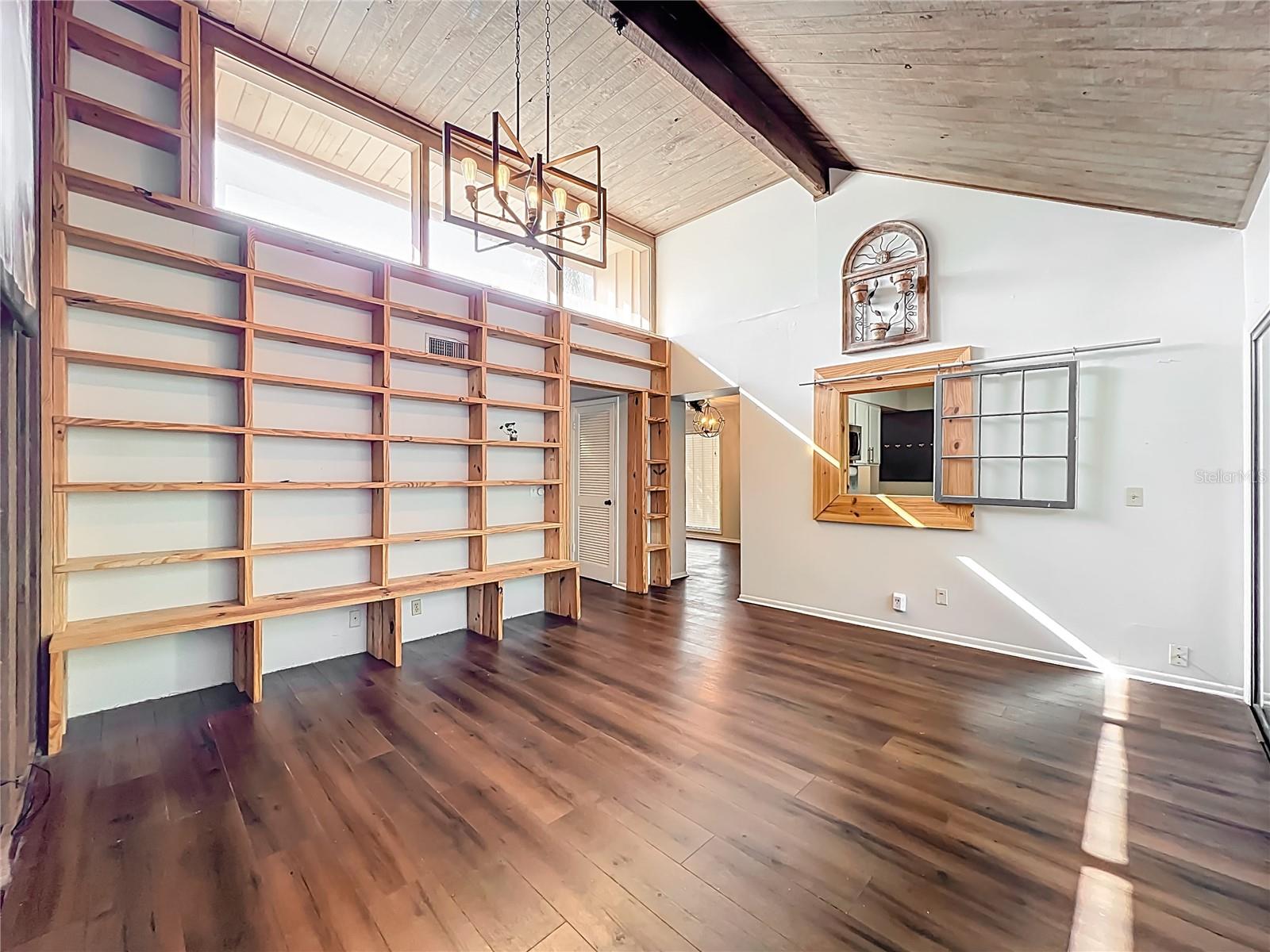 Image 6 of 57 For 233 Crown Oaks Way 233