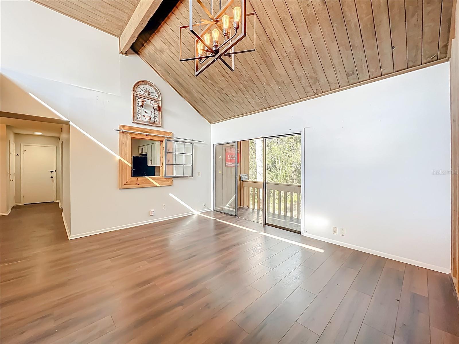 Image 7 of 57 For 233 Crown Oaks Way 233