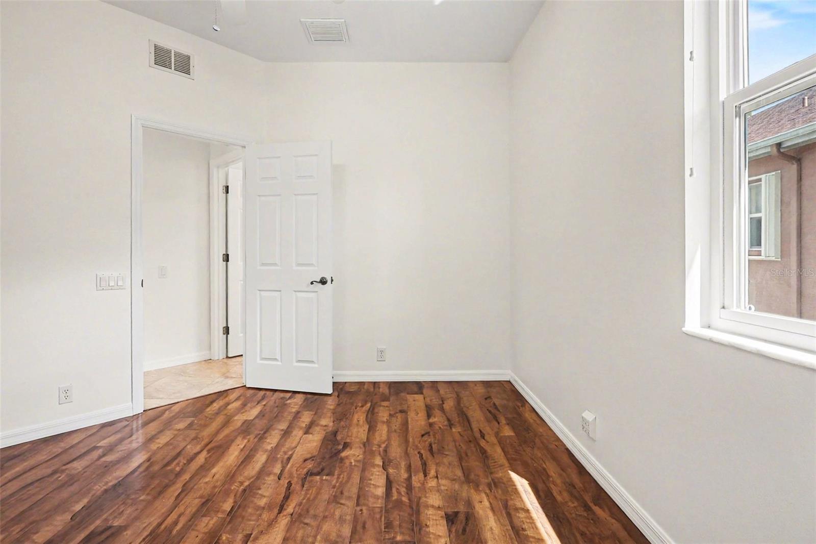 Image 24 of 30 For 2820 124th Avenue E